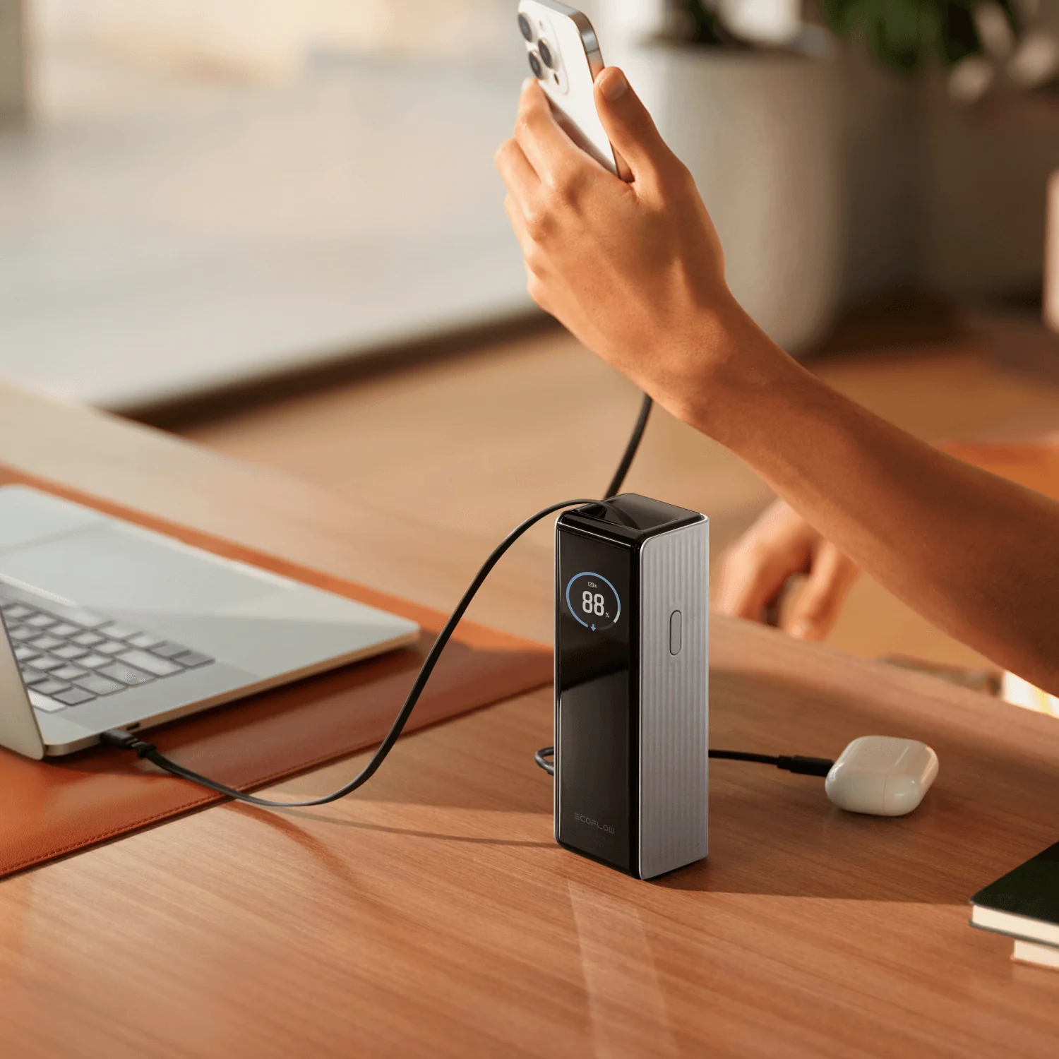 EcoFlow RAPID Power Bank (25,000mAh, 170W, 100W Built-In and Retractable Cables) - Image 5